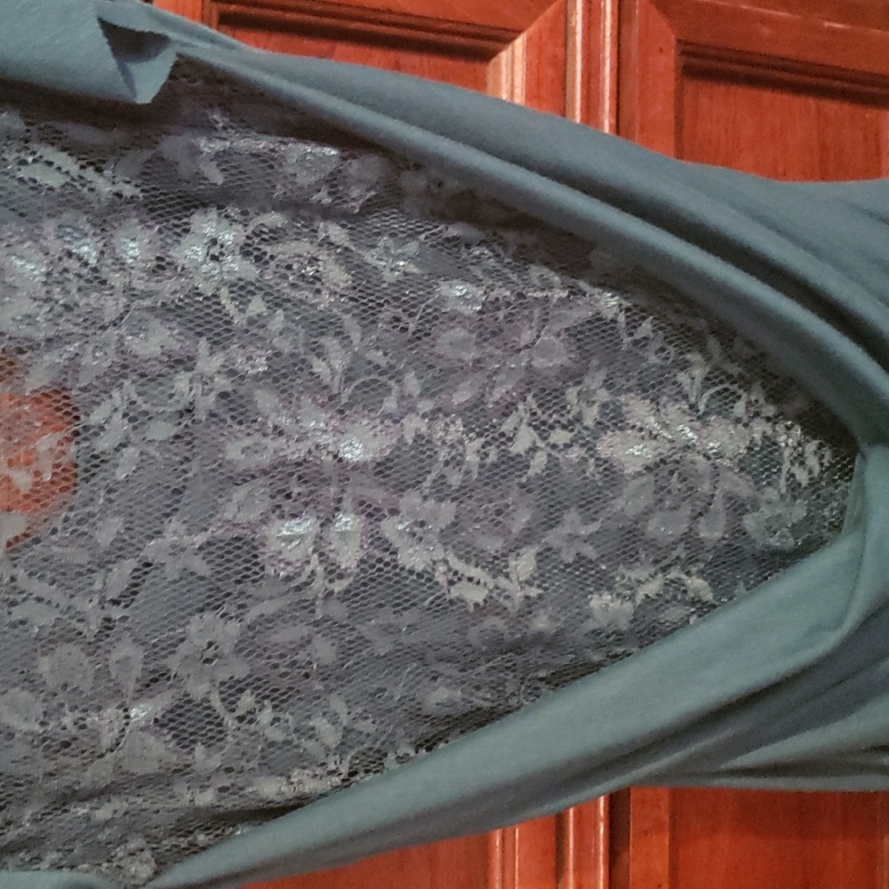 Beautiful blue-green top with lace back Juniors Small - Picture 3 of 3